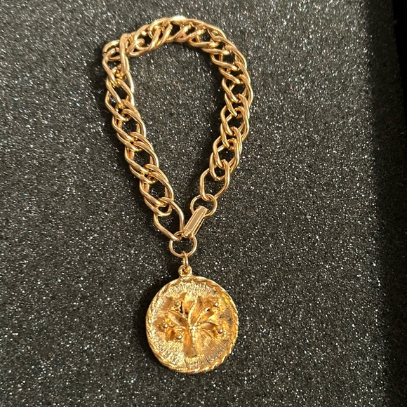 Beautiful Vintage Tree of Life Goldtone Bracelet - Picture 2 of 3